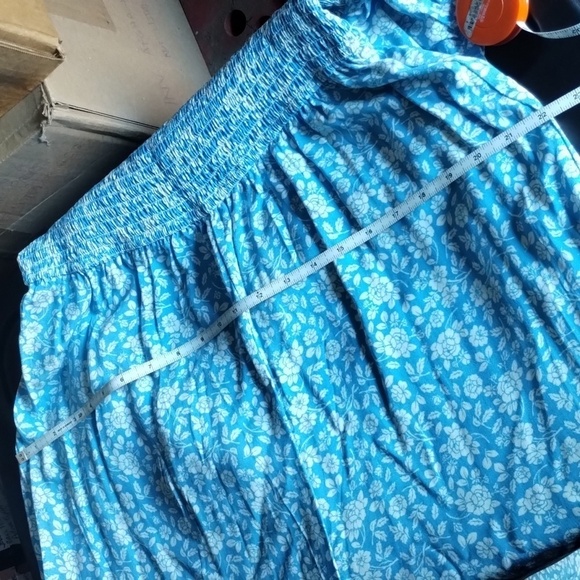 Magnolia Skye Blue Floral Romper Size Large Smocked Bodice - Picture 11 of 11